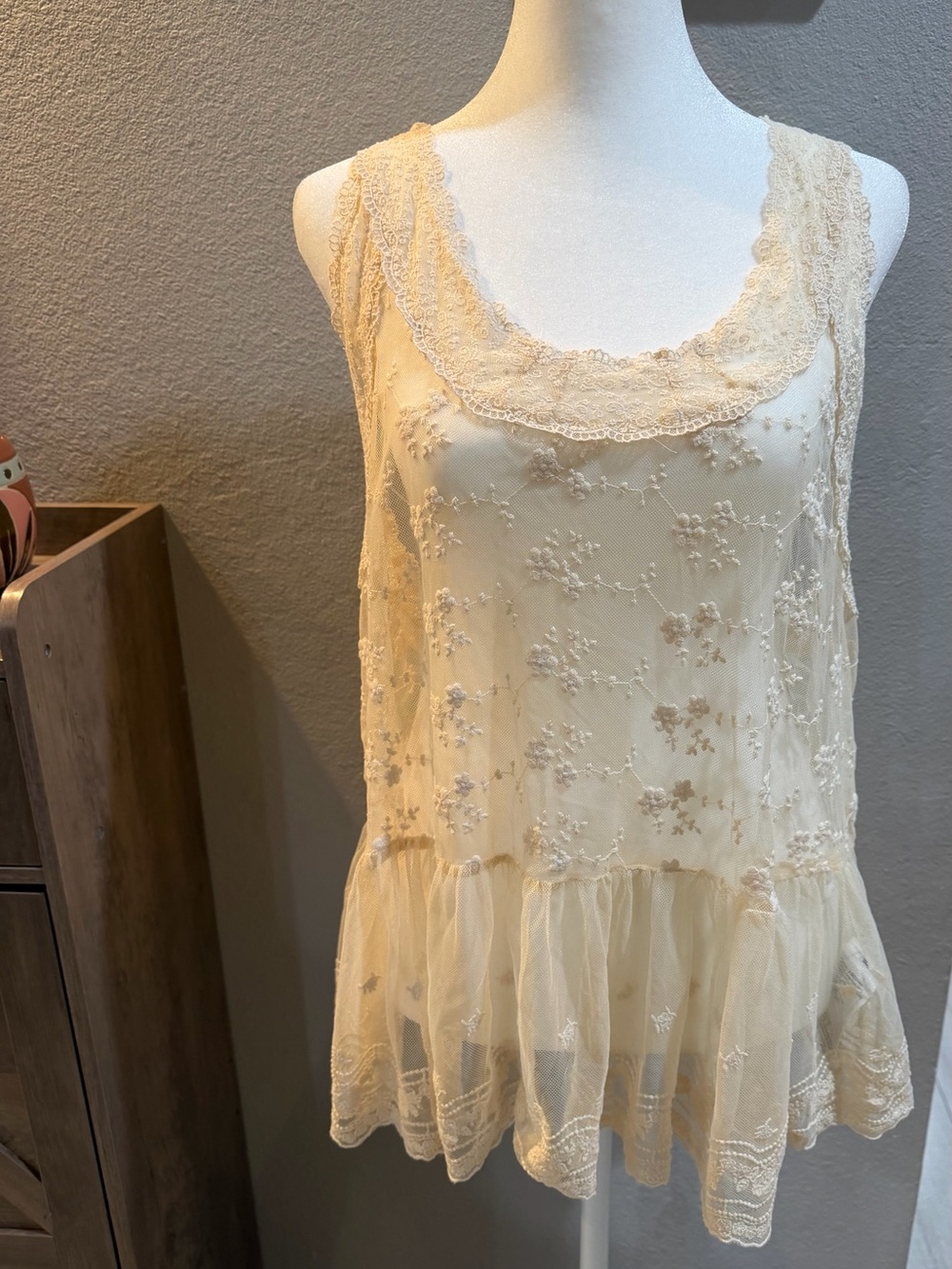 Hollister Cream Ivory Embroidered Lace Tunic Top Size Large Boho Cottagecore